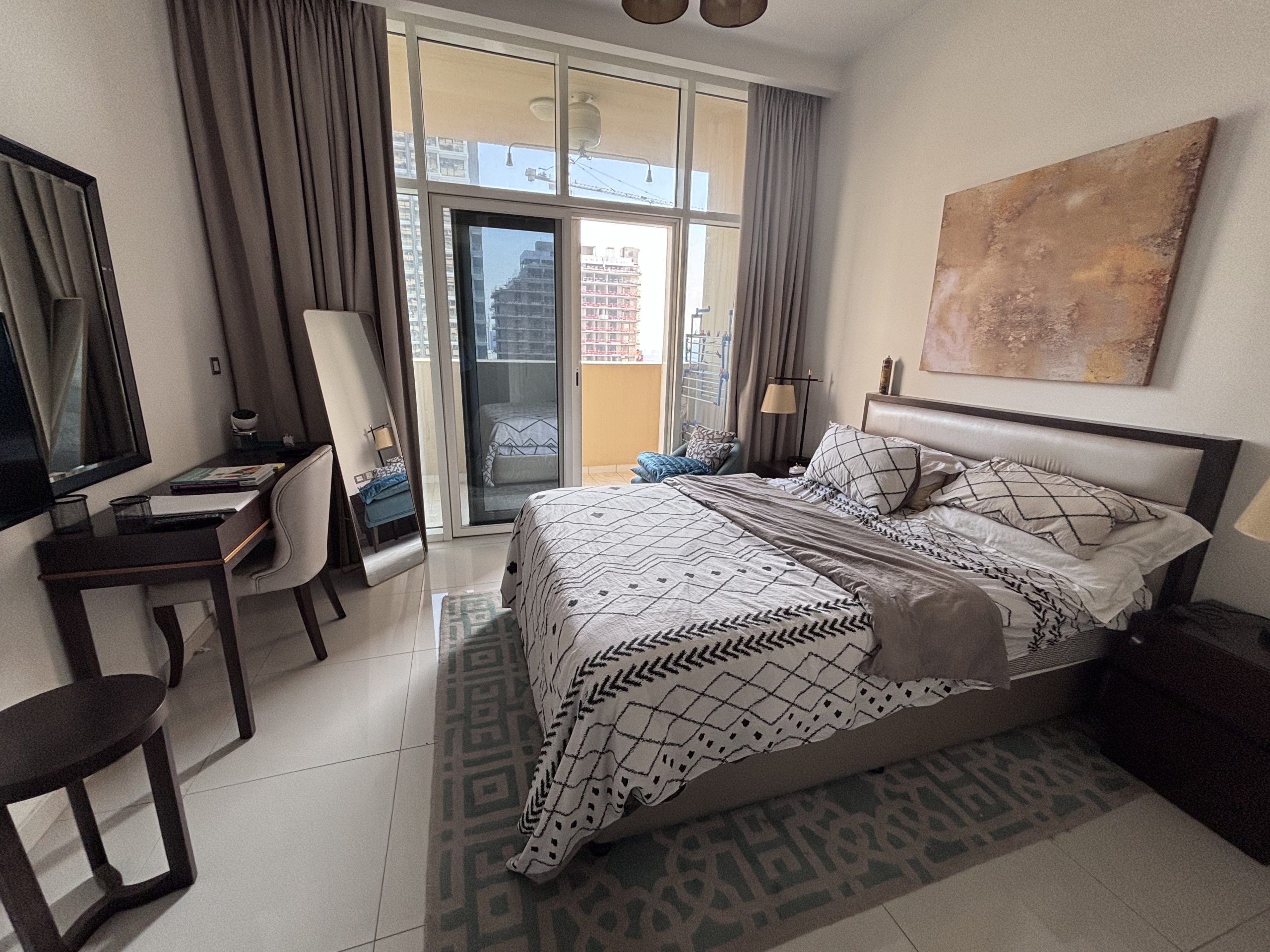 This well-maintained 402 sq. ft. studio apartment is located in Ghalia by DAMAC