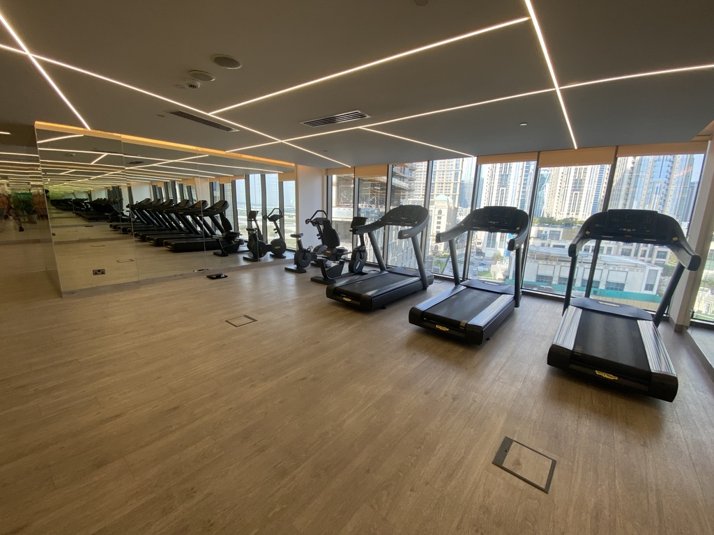 -Open-plan kitchen with appliances