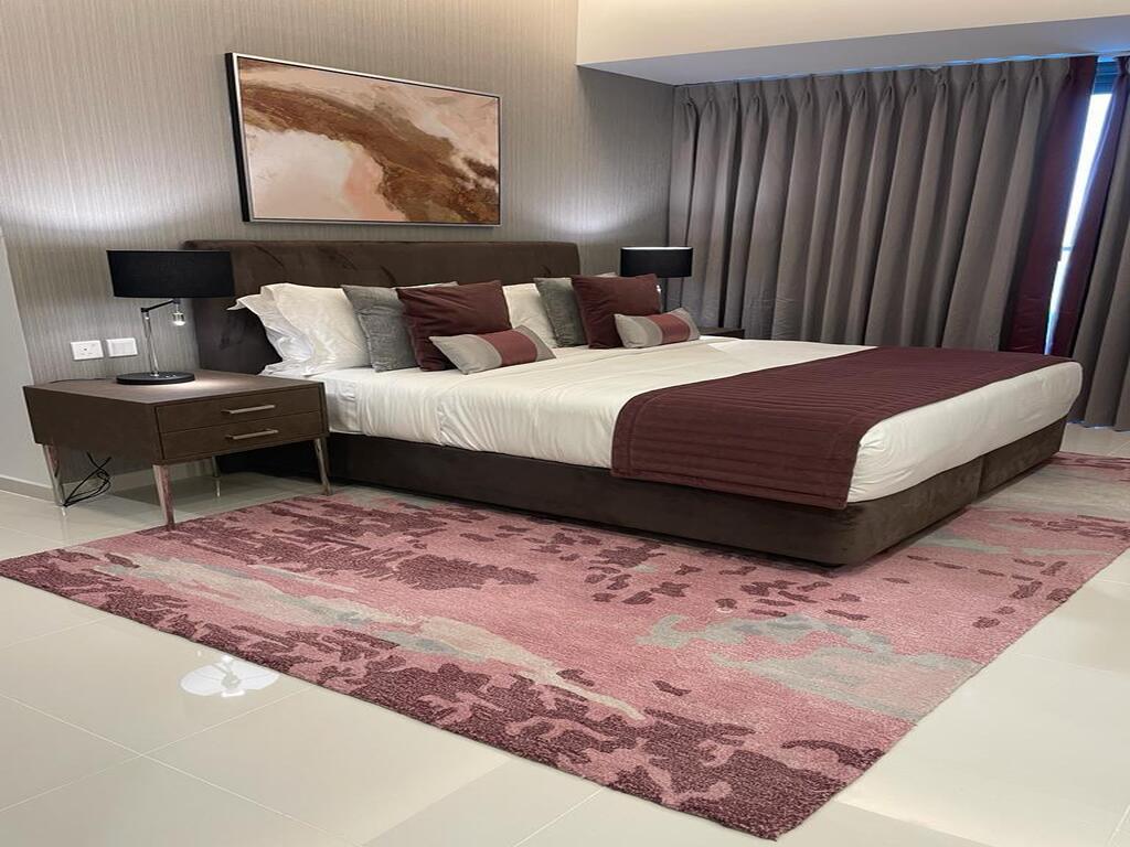 -High floor with open canal & skyline views