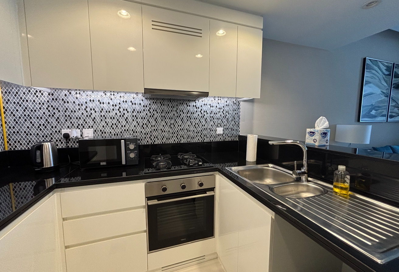 -Open-plan kitchen with all appliances included