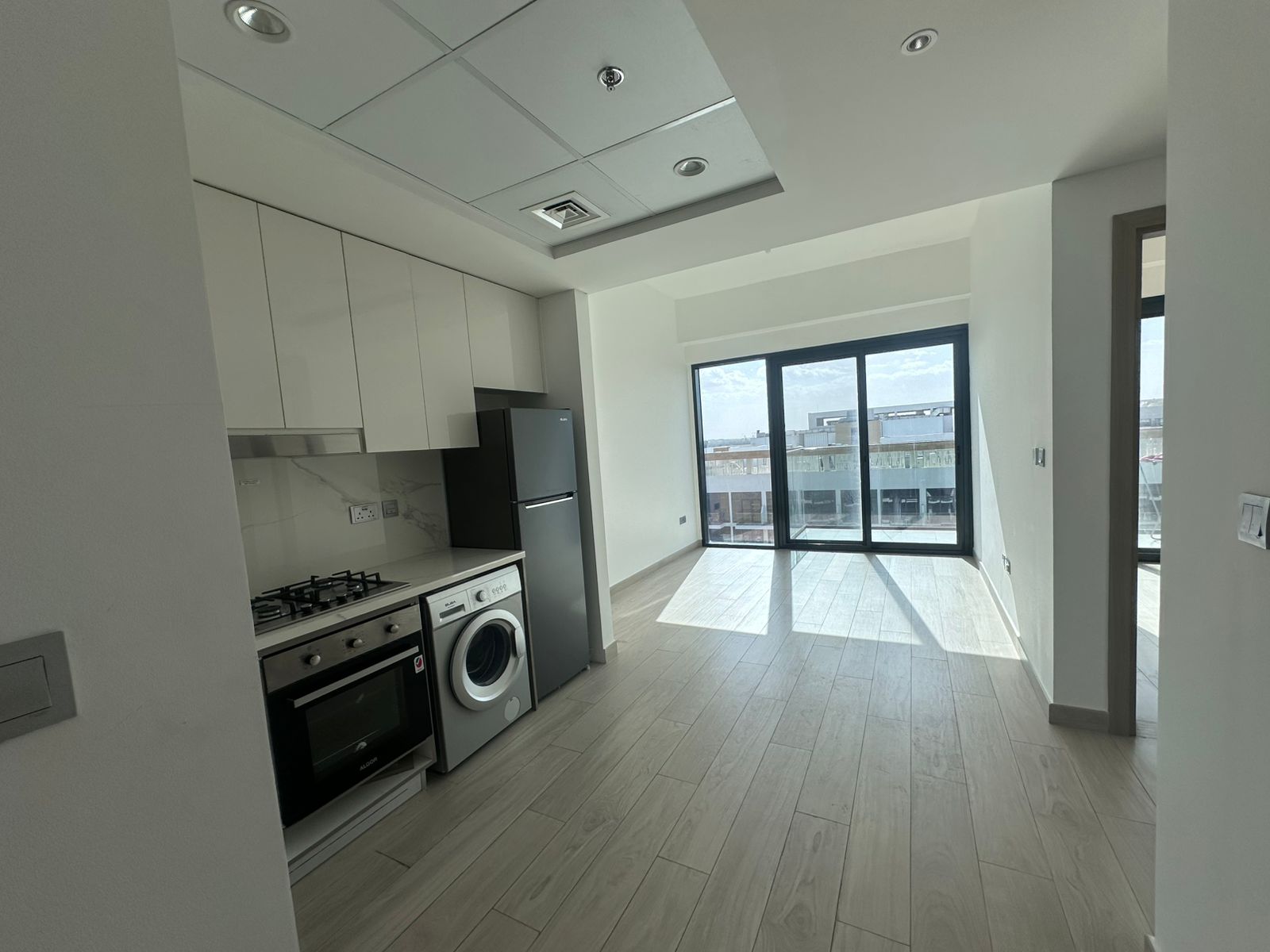 Meydan features a well-designed layout with a total area of 528 sq. ft. and is currently rented at AED 80