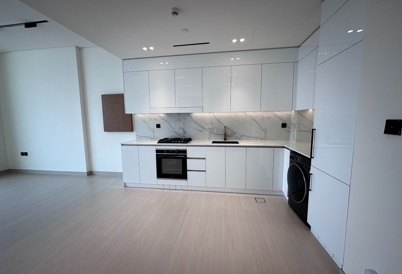 this smart home features touch-screen light switches