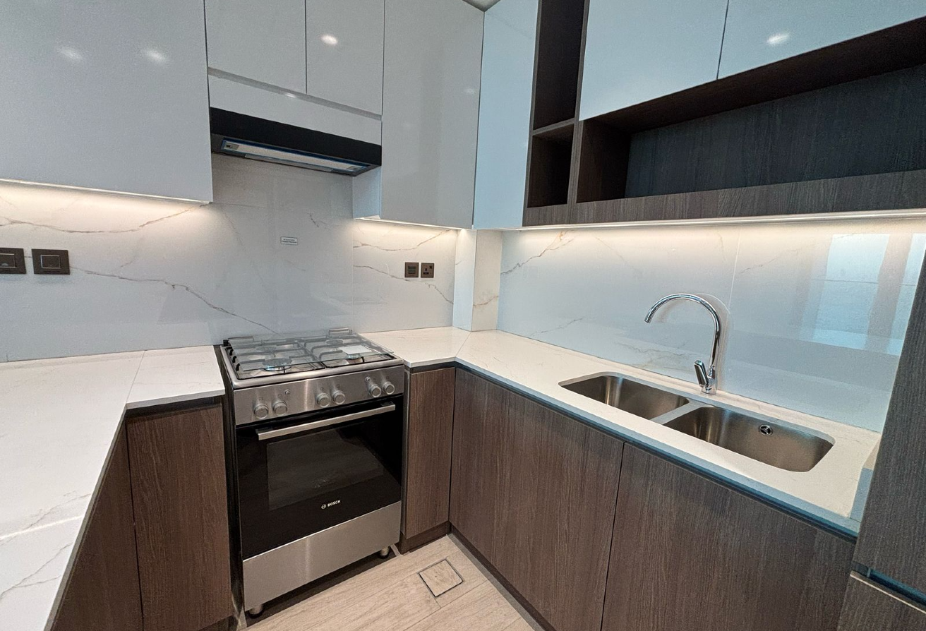 -Size: 827.30 sqft